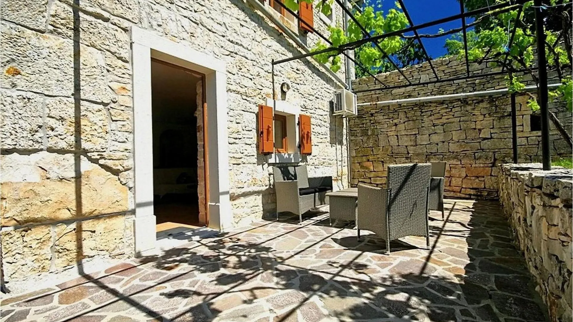 Villa David Tinjan Holiday home